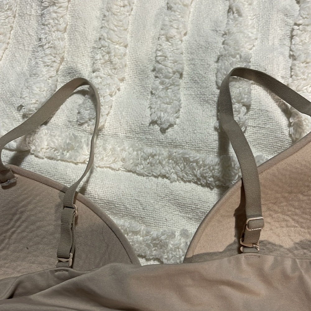 Seamless Tan Bra 36a #2513 - Picture 5 of 6